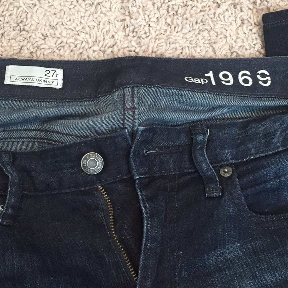 Worn TWICE. GAP Skinny Jeans, 27r